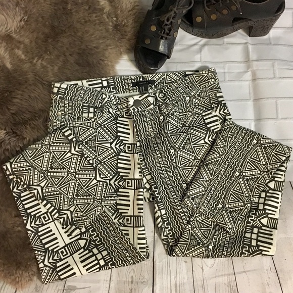 Forever 21 Size 28 Black White Aztec Stretch Jean - Picture 4 of 7